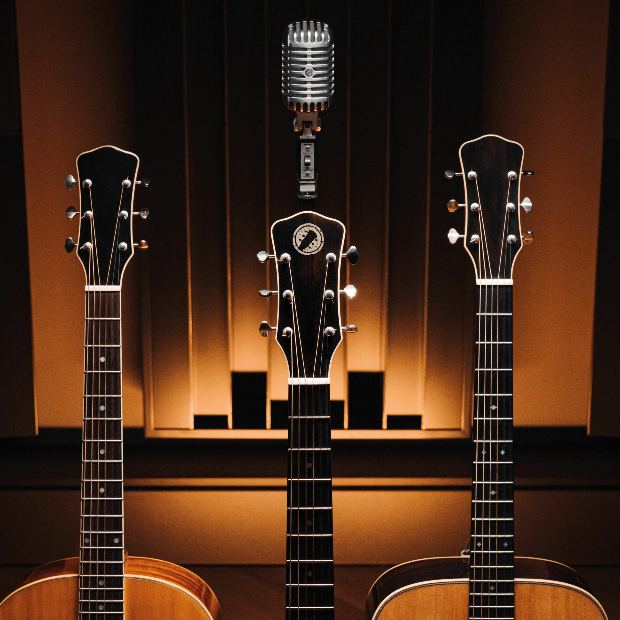 Frontm3n - „Guitars & Harmonies (The Live Studio Sessions)“